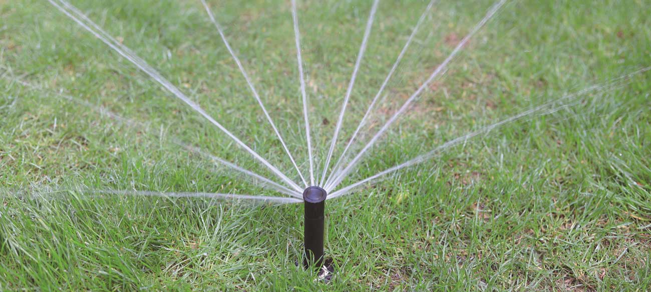 How-to-Choose-the-Right-Garden-Gear-Sprinkler-for-Large-Scale-Lawns3.jpg