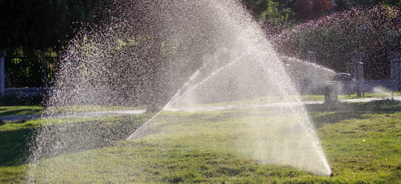 High-Quality-Commercial-Pop-Up-Sprinklers-for-Golf-Courses-&-Parks1.jpg
