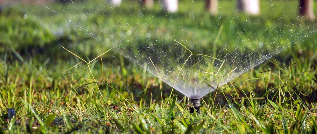 High-Quality-Commercial-Pop-Up-Sprinklers-for-Golf-Courses-&-Parks2.jpg